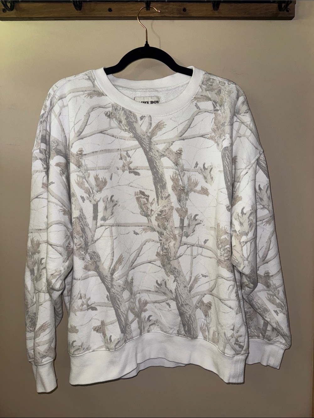 DAIRY BOY White Woodland Camo Crew, size Medium. EUC!